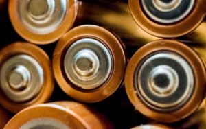 Lithium-Ionen-Akku richtig behandeln Batterien Close-up Photo of Batteries